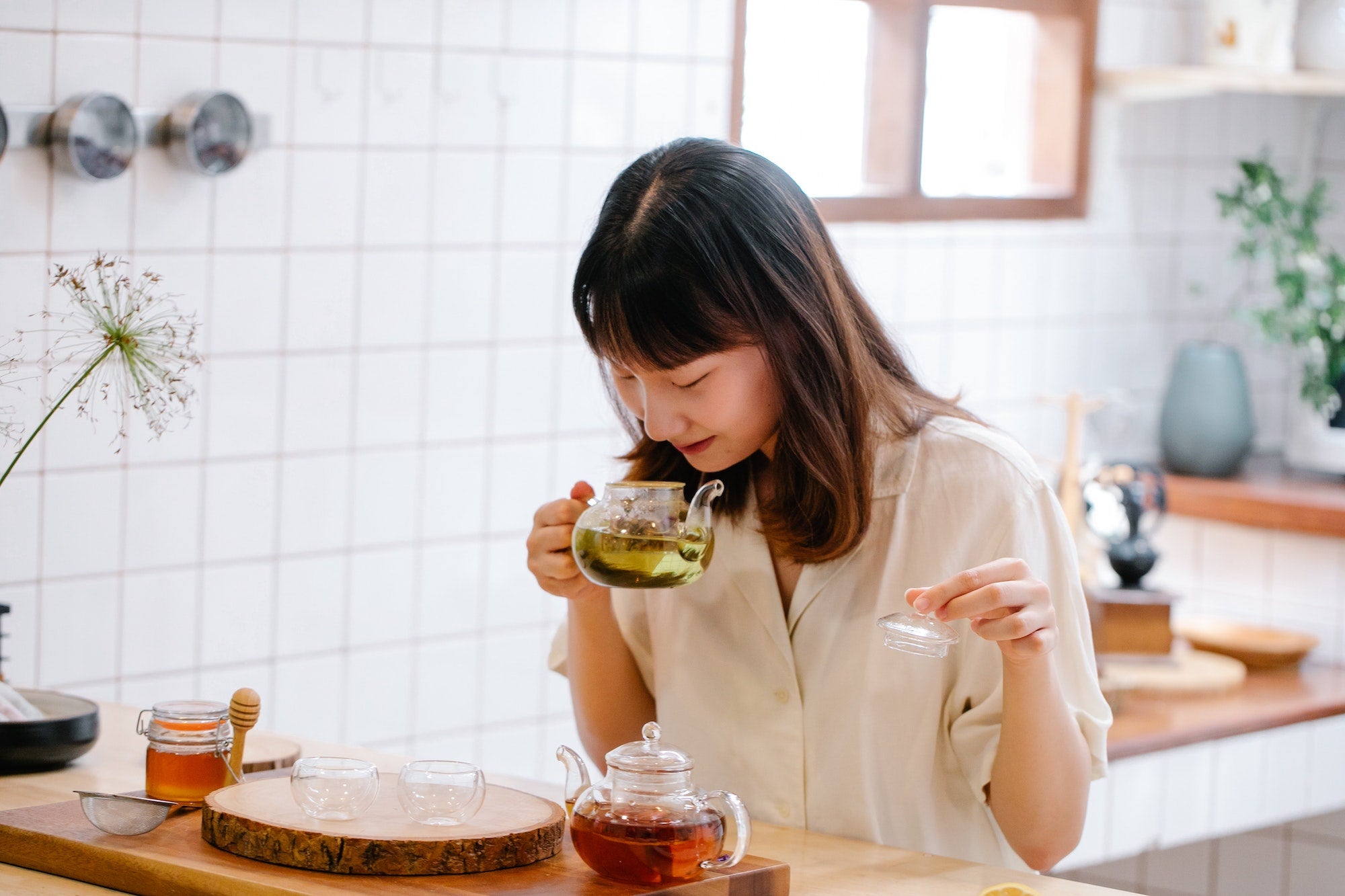 woman drinking tea